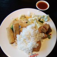Plate with some of the vegan warm options at Luckiefun's in Joensuu