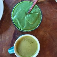 Spirulina Smoothie & hot Matcha latte at Gracias Vida in La Guajira