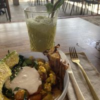Tofu Eggs mit Minzlimonade  at Gracias Vida in La Guajira