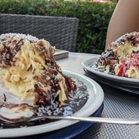 Chocolate or strawberry or chocolate/strawberry sauce at Eiscafe Olimpio in Frankfurt