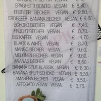 vegan sundeas  at Eiscafe Olimpio in Frankfurt