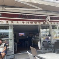 Owner and sign  at Øverlies Kafe - Zeki Cataltepe in Lillehammer