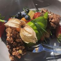 Veganer Dessert mit Koriander Limetten Eis und Weizengras at STRÆND in Hornum