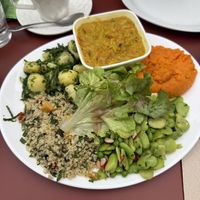 5 plate (lentil Dahl, carrot puree, potato and samphire, broad bean salad, quinoa salad) served with bread   at Le Comptoir de Walter in La Rochelle