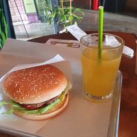 Cheeseburger and lemonade at Hood Street Food in St Petersburg