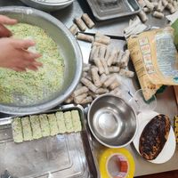 Making spring rolls at Au Lac - Dong Da in Hanoi