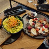 Veganes Ruehrei & Haferflocken-, Bananenpancake at Early Bird in Telfs