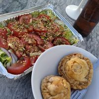 Salade et pâtisserie avec soya-meat at Dona Tengarrinha in Beja