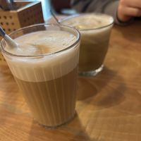 Dirty-Chai mit NoMilk und Matcha Latte mit Hatermlich  at Esskalation in Bonn