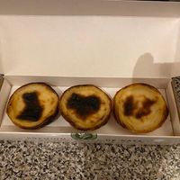 3 veganatas for £6.50 (or £2.50 each) at Café de Nata in South West London
