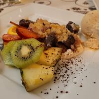 Zwetschgen-Crumble at Ratskeller Oldenburg in Oldenburg