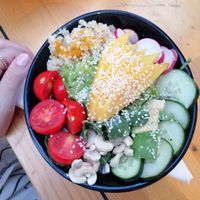 Vege bowl (vegan): quinoa, fresh veggies, salad, mango, cashews, sesam and some good souce at Feel Green in Split