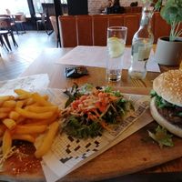 Vegan groenteburger met frietjes at Zilt in Nieuwpoort