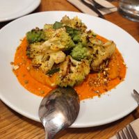 Romanescu a la plancha con puré de boniatos, salsa harissa y dukkah de pistacho at Orburu Taberna in San Sebastian