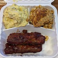 Potato salad, "seafood" Mac, and ribs at Dodah's Kitchen - Mount Rainier in Mount Rainier