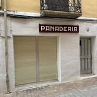 La  ubicación está mal puesta y no pone horario. Es más hacia arriba de la otra panadería en C. Mayor, 19, 31210 Los Arcos, Navarra  at Romeo Panaderia in Navarra
