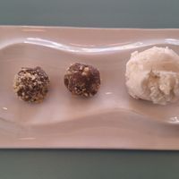 Dessert (Vanilleeis und Trüffel aus Avocados, Cacao und Nüssen) - ein Traum at Luleå in Alicante