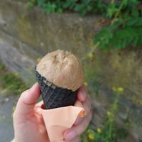 apple strudel icecream at Vegan Ice Cream & Coffee in Prague