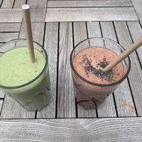 Creamy green smoothie and cinnamon cherry at Burė in Nida