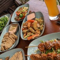 Seitanspieße mit Erdnuss, Ente kross, Tempura Gemüse, Algensalat, Wok-Gemüse at ChayArt in Berlin