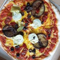 Vegan pizza at Alkani in Vilnius