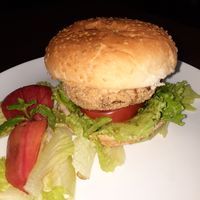 Hambúrguer veg delicious at Tempero Indiano in Sao Paulo