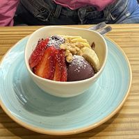 Açai con frutas , vegano claramente 🌱☀️  at Kimchibowl  in Malaga