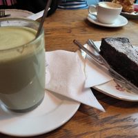 Matcha and vegan cake at De Bakkerswinkel - Kahvalti in Amsterdam