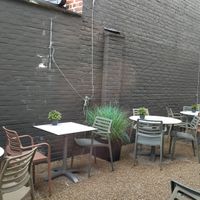 Buiten zitten bij mooi weer at Mokkabar in Roeselare