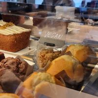One piece of vegan pastry in counter (apple crumble) at Mokkabar in Roeselare