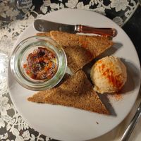 Hummus di fagioli, pomodori secchi e "pane" di segale at MartySpicy in Udine