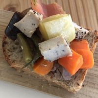 Vegan crostino with vegan pepper cheese, bean hummus and vegetables  at Integraldo in Majano