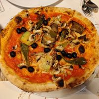Vegetarian pizza with no cheese at Pizzeria Italia in Shkoder
