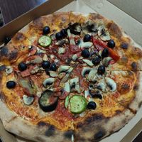 Vegetarian pizza without cheese at Pizzeria Italia in Shkoder