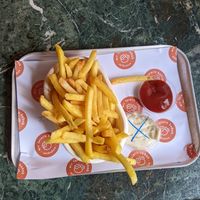 fries with vegan mayo at mit & ohne in Zurich