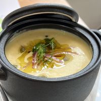 Fava dip met pitabrood. Prima maar niet bijzonder van smaak. Heel vloeibaar, het leek wel soep. Heb het vaak veel beter gegeten    at 5SENSES Restaurant in Santorini