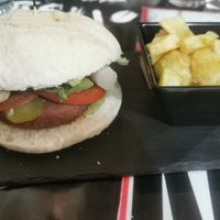 Burger at Faroles Taberna Rock in Valladolid