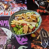 Ensalada #Veganuary at Faroles Taberna Rock in Valladolid