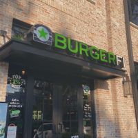 exterior at BurgerFi in Winter Garden