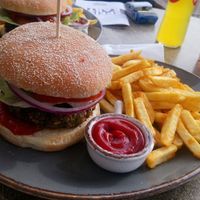 Noch mal veganer Burger mit Pommes at Ricks Imbiss in Busdorf