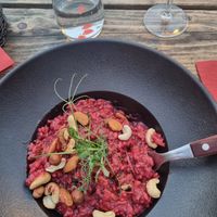 Das vegane Risotto mit roter Beete und Nüssen at Restavracija Kramar in Bohinjsko Jezero