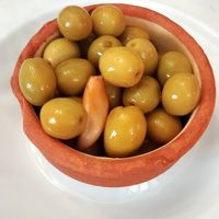 Ens van posar olives per picar at Restaurante El Cortijo in Montblanc