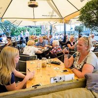 Gezelligheid buiten  at Willaerts  in Papendrecht