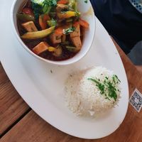 Gebratener Tofu mit Gemüse und Reis at Schall & Rauch in Munich