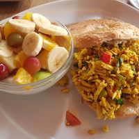 Chakra breakfast at Schall & Rauch in Munich