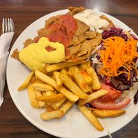 A medium “veganer Teller” with different dressings  at Ostsee Snack in Flensburg