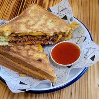 Mega Vega Vlam mit veganem Käse at toastable. in Amsterdam