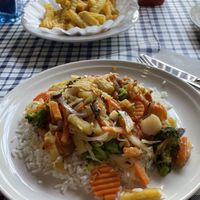 Vegan wok dish at Kermankeidas in Kerma