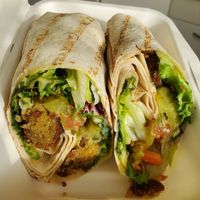 Falafel wrap with avocado and fresh salad 😋 at Bärlin Curry in Hamm