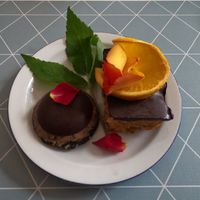 Peanut Butter Cup links und Snickers Torte rechts at Hattesgaard in Romo